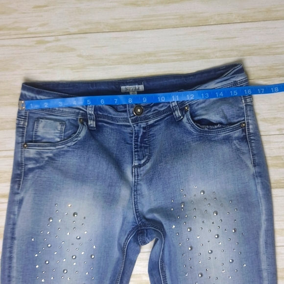 Ladies Rhinestone Jeans - Picture 3 of 10
